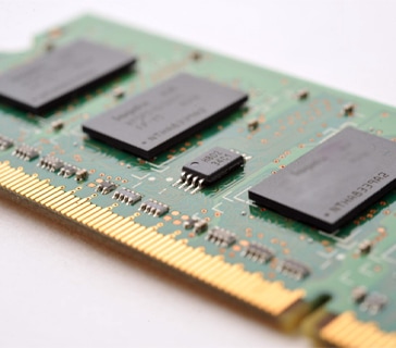 パソコンのRAMとは？RAMとROMの違いやメモリの増設方法を解説！