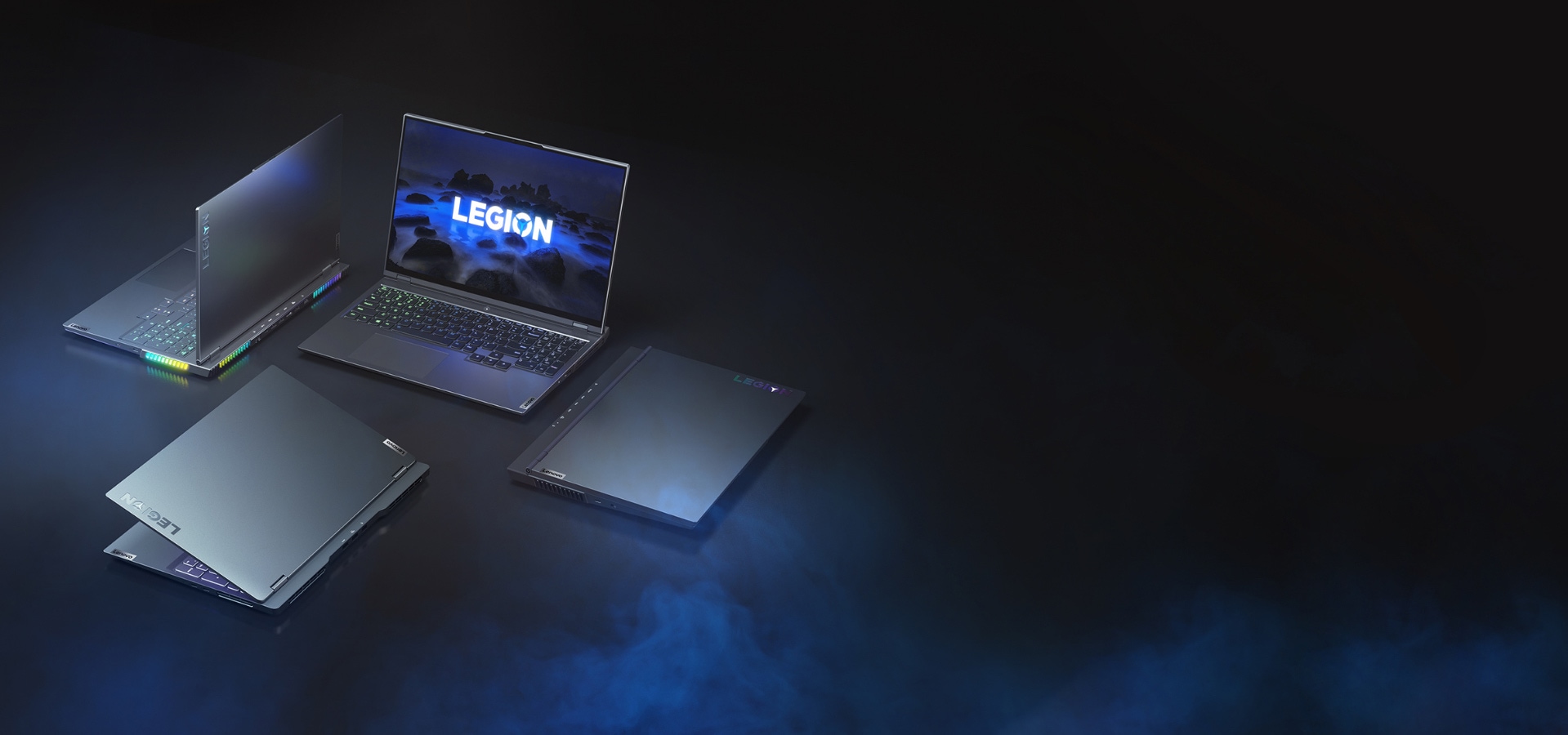 Четыре игровых ноутбука Lenovo Legion, направленные в разные стороны, крышки ноутбуков открыты под разными углами: Lenovo Legion 5, Lenovo Legion 5 Pro, Lenovo Legion 7 и Lenovo Legion Slim 7.