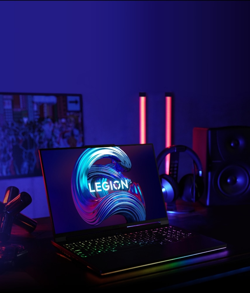 Bærbar Lenovo Legion-PC åpen 90 grader sett forfra, viser tastatur, skjerm, og delvis vinklet for å vise venstre sideporter.
