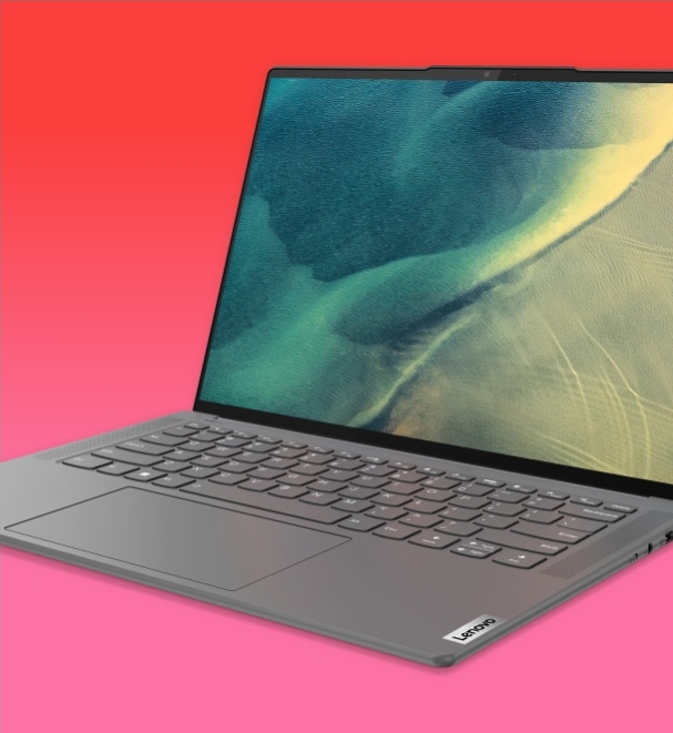 Prednji levi pogled na tri četvrtine Lenovo Yoga laptopa