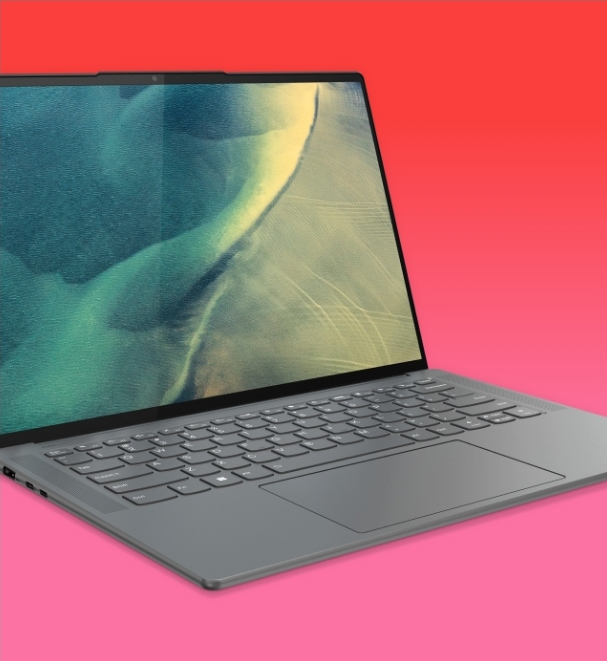 Преден десен изглед от три четвърти на лаптопа Lenovo Yoga
