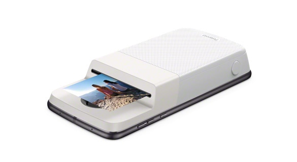 Модуль Polaroid insta-share printer в процесі друку зображення