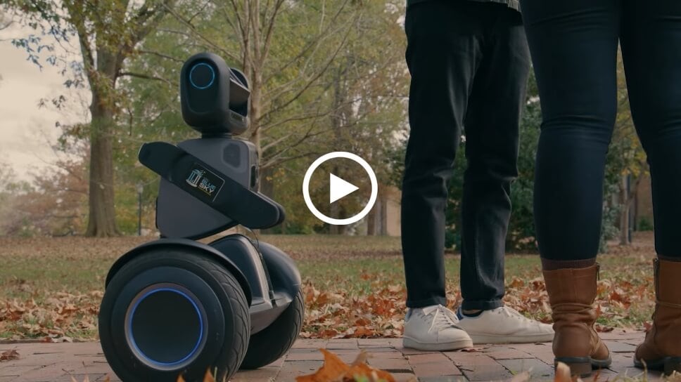 Dispositif robotisé sur un trottoir