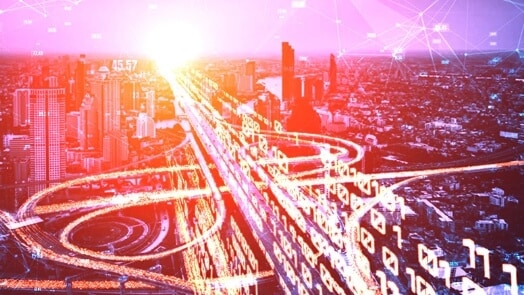 Digitale Daten fließen auf städtischen Autobahnen
